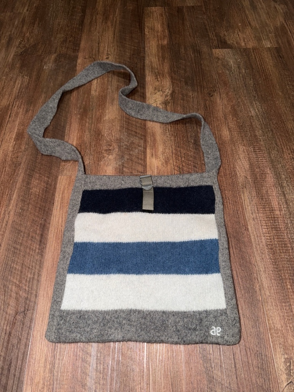 American Eagle Wool cross body purse